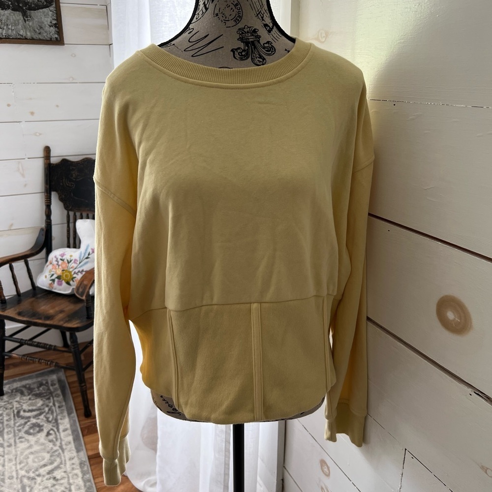 Future Collective size 1X Yellow Crewneck Sweatshirt, EUC, Target, butter yellow - Picture 1 of 7